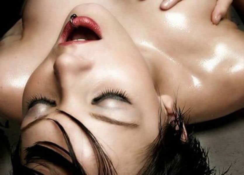 Mujer teniendo orgasmo