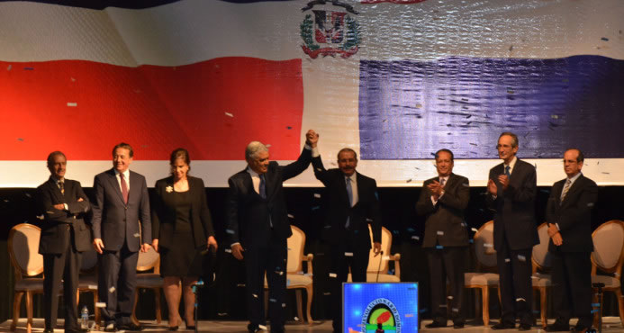 Danilo Medina junto a Miguel Vargas